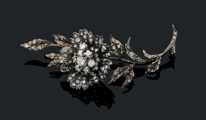 null BROCHURE "TREMBLEUSE"
Flower, rose cut diamonds, antique cut diamonds, 18K gold...