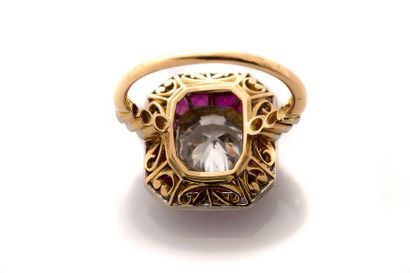null Diamond ring Modern cut diamond, old cut
diamond, calibrated rubies, 18k (750)...