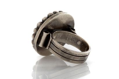 Jean Després BAGUE Argent ( Poinçon de maître. Td.: 58 - Pb.: 27.2 gr A silver ring....