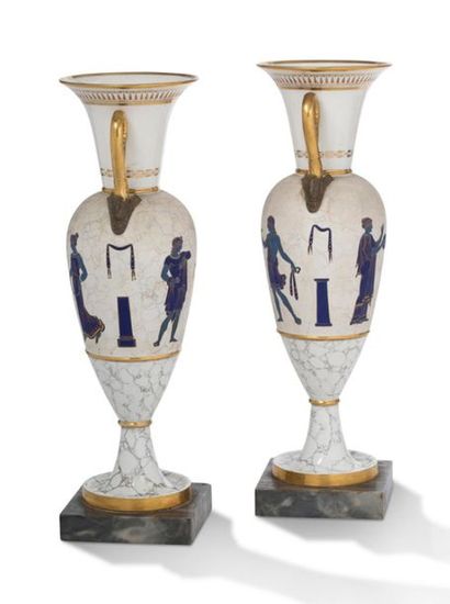 PARIS, MANUFACTURE DE DAGOTY Belle paire de vases fuseau en porcelaine
dure munis...