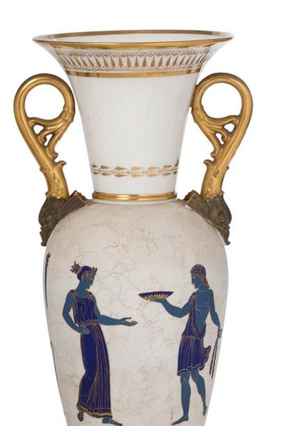 PARIS, MANUFACTURE DE DAGOTY Belle paire de vases fuseau en porcelaine
dure munis...