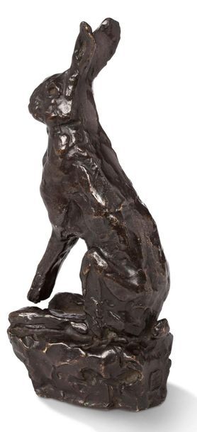 François POMPON (1855-1933) Lièvre assis, 1927
Epreuve en bronze à patine noire et...