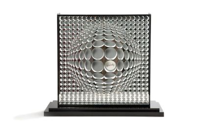 Victor VASARELY (1906-1997) Vega Mir, 1973
Painting on serigaphy on glass and chromed...