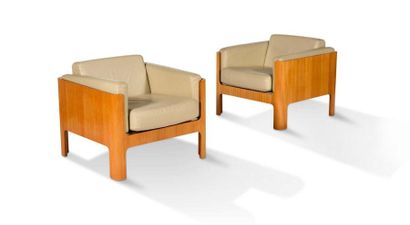 ISAMU KENMOCHI (1912 - 1971) 2 fauteuils dits Haco
Orme japonais, simili cuir
63...