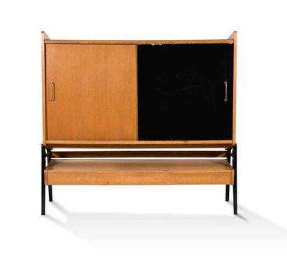 Gérard GUERMONPREZ (XX) 

Wooden cabinet, brass
150 x157 x 43 cm.
Magnani, circa...
