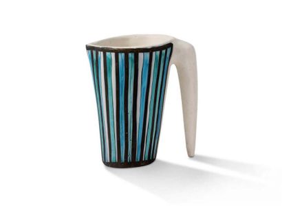 ROGER CAPRON (1922-2006) 

Ceramic Vase
Signed
H.: 16.5 cm.
Circa 1950