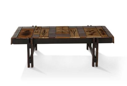 ROGER CAPRON (1922-2006) 
Table
Céramique
36 x 118 x 59 cm.
Circa 1965