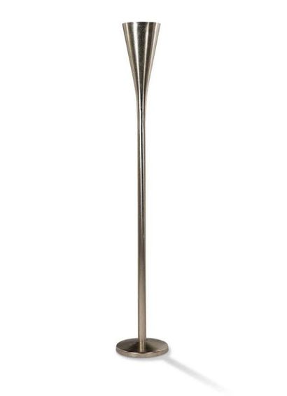 PIETRO CHIESA (1892-1948) 
Floor lamp called luminator
Steel
187 x 30 cm.
Fontana...