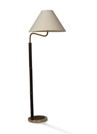 BERGSOMS Lampadaire
Laiton, bois
H.: 127 cm.
Circa 1960