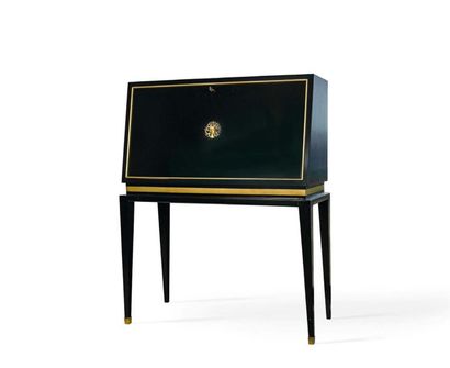 JACQUES ADNET (1901-1984) 
Cherrywood veneered desk
unit, bronze
115 x 88 x 37 cm
Circa...