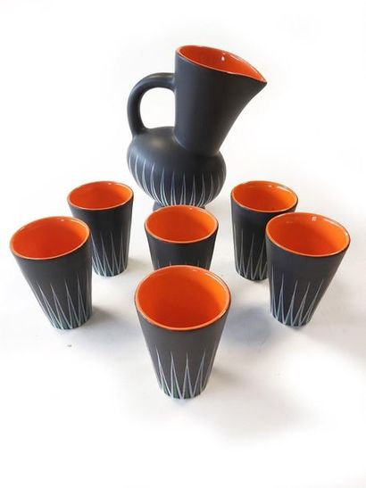 André BAUD (1903-1986) 1 pichets et 6 verres
Céramique (egrenure)
H.: 11.5 cm.; H.:...