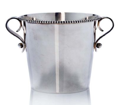Jean DESPRES (1889-1980) 
Ice bucket Silver

metal H.: 18cm.
Circa 1960