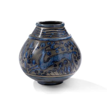 PRIMAVERA (1912-1972) 
Vase à décor d'antilopes
Céramique
Cachet
H.: 30 cm.
Circa...
