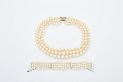 PERLES DE CULTURE Perles de culture
Collier et bracelet trois rangs de perles de...