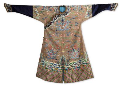 CHINE 
Café au lait silk dress, partly kesi, with polychrome decoration, partly printed,...