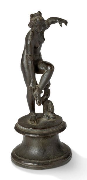 D'après l'Antique 
Figure mythologique Le tireur d'épine
Epreuves en bronze à patine...