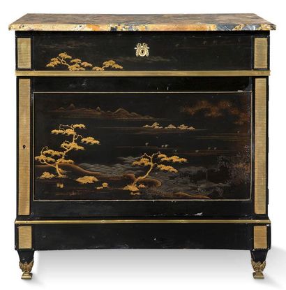 BUFFET WITH HOLDING HEIGHT in lacquer and...