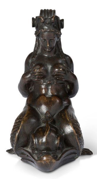 null Finely chiselled and patinated bronze STATUS representing a nereid sitting on...