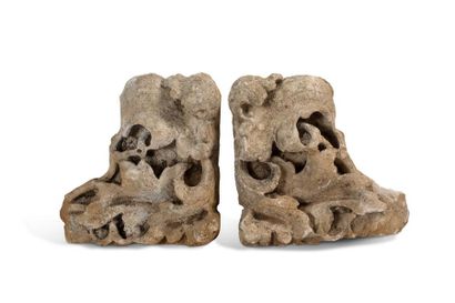 null TWO CHAPITALS in Normandy limestone carved from a religious architectural decoration.
15th...