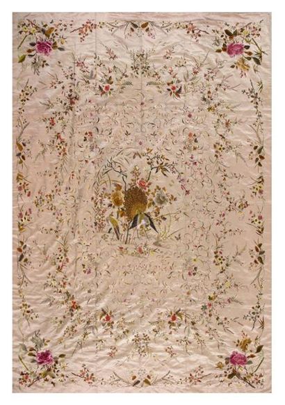 Vietnam vers 1900 
Large pinkish beige silk hanging embroidered with polychrome threads...