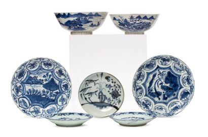 CHINE ET VIETNAM DU XVIIE AU XIXE SIÈCLE Lot de sept porcelaines bleu-blanc, comprenant...