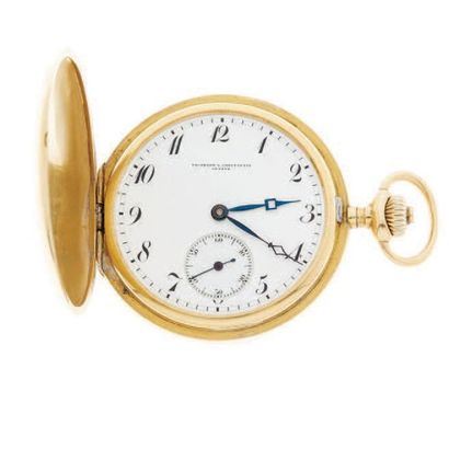 VACHERON & CONSTANTIN Vers 1900 
Gold gusset watch
Gold case with hunting motif
Mechanical...