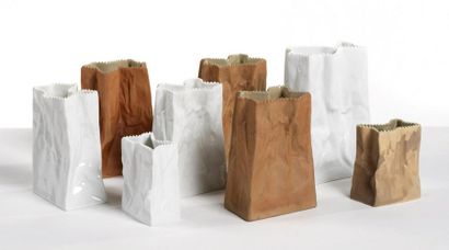 Tapio WIRKKALA (1915-1985) SET OF EIGHT SMALL PAPER BAGS In white and beige glazed...