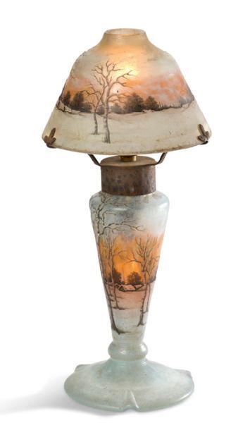 DAUM SMALL LAMP IN MULTI-COUNTER GLASS Engraved and enamelled decoration of villages...