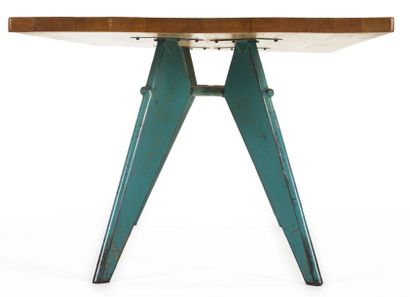Jean PROUVÉ (1901-1984) 
TABLE S.A.M. N°506 " DÉMONTABLE "
Piètement en tôle d'acier...