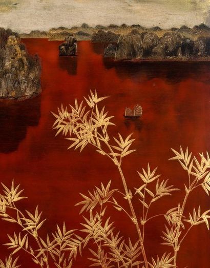 TRAN PHUC DUYEN (1923-1993) 
下龙湾，1952年
漆器带金色亮光，有签名和年代
左下角，背面盖章
41 x 50 cm - 16 1/8...
