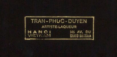 TRAN PHUC DUYEN (1923-1993) 
La baie d’Halong, 1952
Laque et réhauts d’or, signée...