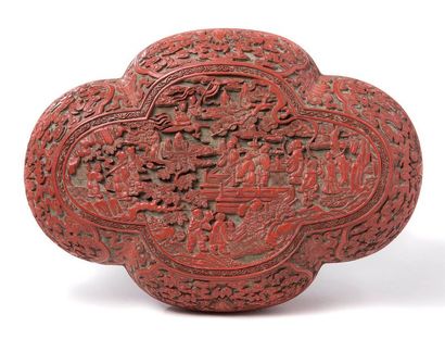 CHINE période Jiaqing (1796-1820) 
Boîte couverte polylobée en laque de cinabre,...