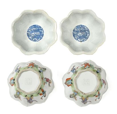 CHINE PÉRIODE DAOGUANG (1821-1850) 
Pair of polylobed bowls evoking a blooming flower,...