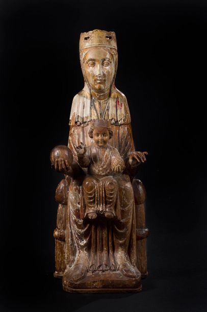 null VIERGE À L’ENFANT ASSISE
en bois sculpté et polychromé.
Dans le style des Vierges...