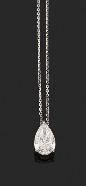 null Pendentif "diamant"
Diamant poire, platine (850)
Chaine en or 18K (750)
Pb.:...