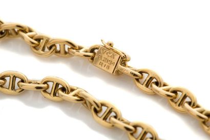 VAN CLEEF & ARPELS Bracelet «gourmette»
Or jaune 18K (750)
Signé et numéroté
Écrin
Long.:...