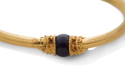 LALAOUNIS Bracelet «jonc»
Or 18k (750) et perle de lapis lazuli
Poinçon et écrin
Diam.:...