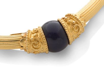 LALAOUNIS Bracelet «jonc»
Or 18k (750) et perle de lapis lazuli
Poinçon et écrin
Diam.:...