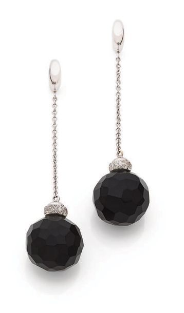 POMELLATO Paire de pendants d'oreilles résine (?) facettés, diamants, or 18K (750)
Signée
Pb.:...