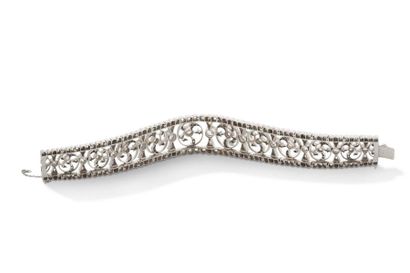 null BRACELET «DIAMANTS»
Diamants taille ancienne, taille rose, or gris 18K (750)
Travail...