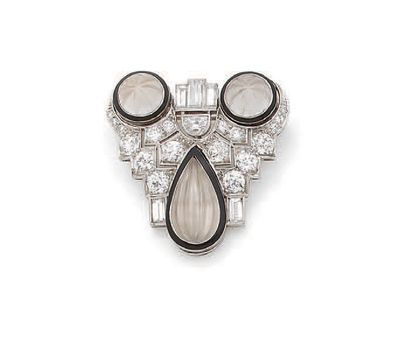 null Art Deco" brooch
Antique cut diamonds, chopsticks, polished rock crystal and...