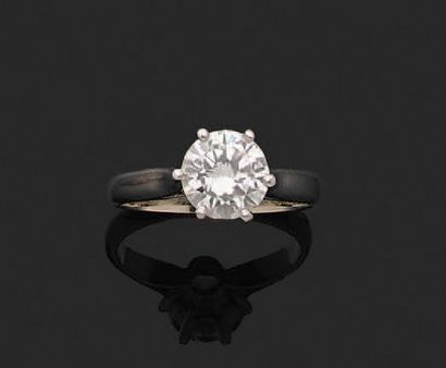 null BAGUE «DIAMANT»
Diamant rond taille brillant, or gris 18K (750) et platine (950)
Td.:53...
