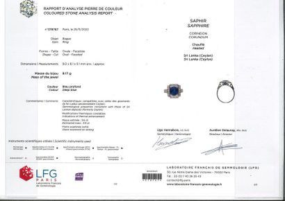 null BAGUE «SAPHIR»
Saphir ovale, diamants baguettes et brillants, platine (850)
Poids...