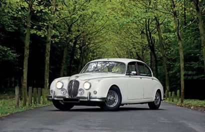 1962 Jaguar MK2 3.8 Même propriétaire pendant 25 ans
Belle restauration ancienne
Important...