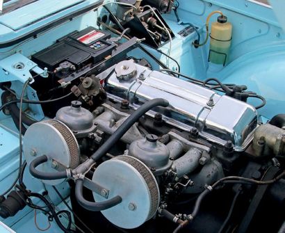 1964 Triumph TR4 Carrosserie et mécanique restaurées
Très belle présentation
Ligne...