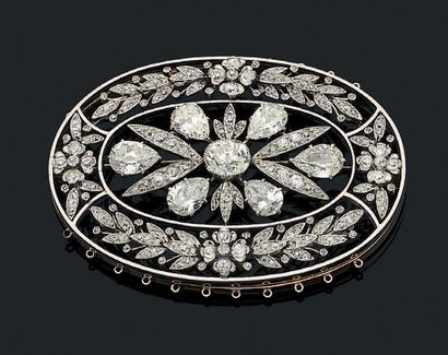 null ELÉMENT «GUIRLANDE»
Diamants poires et ronds de taille ancienne, or 18K (750)....