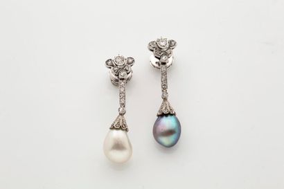 null PAIRE DE PENDANTS D'OREILLES «PERLES FINES»
Perles fines, diamants, platine...