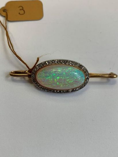 null BROCHURE BARRETTE Opal, diamonds, 18K yellow and white gold (750). 
 L.: approx....