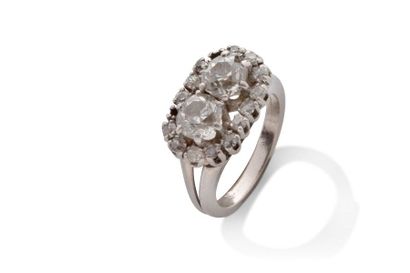 null Bague "diamants"

diamants de taille ancienne, entourage diamants, platine (850)....