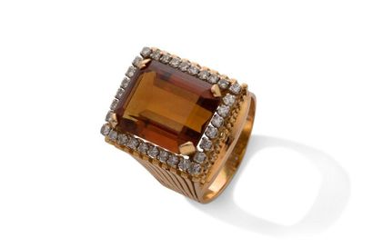 null *Bague "topaze"

topaze, diamants, or jaune 18K 750.

Td.: 60 - Pb.: 14.6gr
Click...